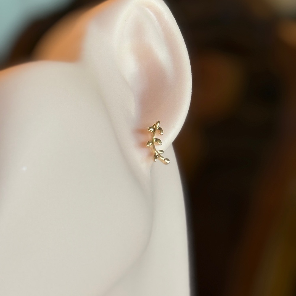 Minimalist Gold Tone Leaf  Earrings - Picture 3 of 3
